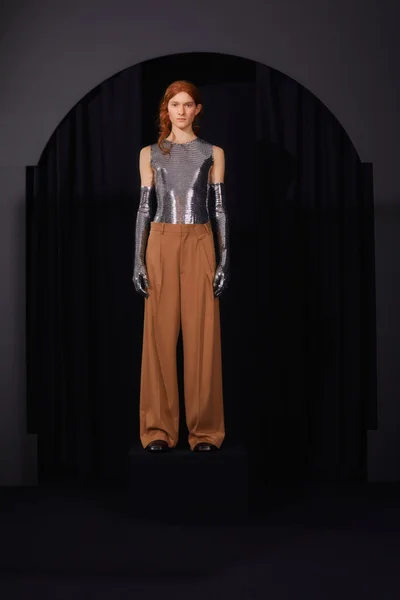 Look 16
